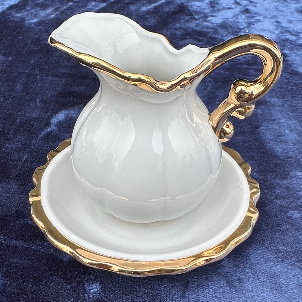 Vintage Richelieu Arnart Mini Creamer Pitcher 2180 & Plate White With Gold Trim